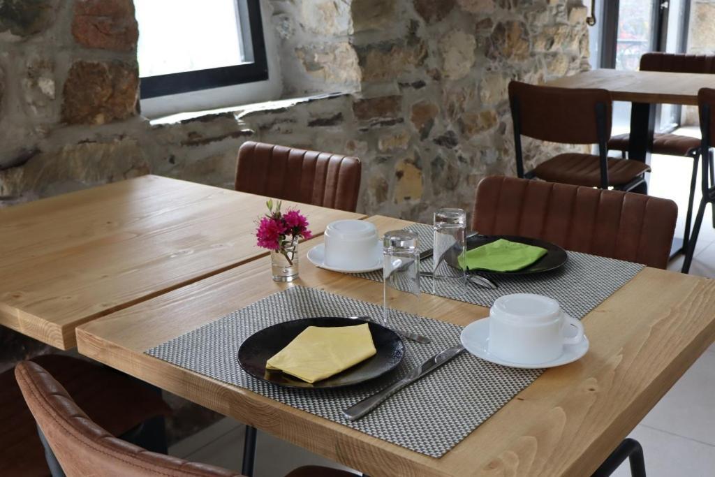 Plomodiern Le Relais De Porz Morvan מראה חיצוני תמונה